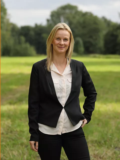 Angestellte im Büro - Stefanie Konzack